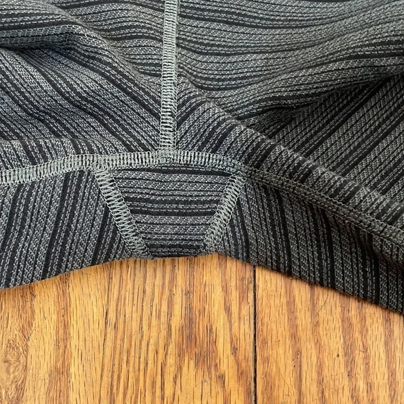 Lululemon Wunder Under Crop II Textured Stripe Slate Deep Coal size 2 - Picture 5 of 9